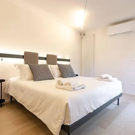 Asinelli Luxury Apartment *