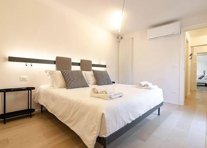 Asinelli Luxury شقة *