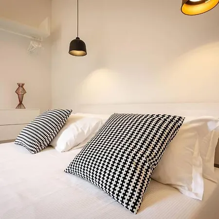 Asinelli Luxury Apartament *