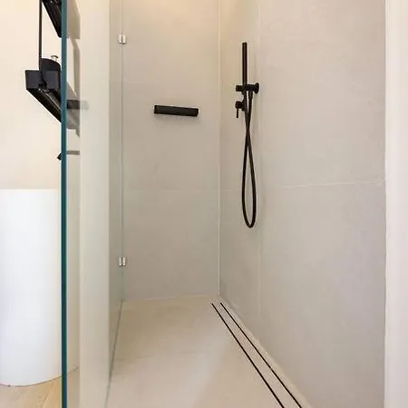 Asinelli Luxury Болонья